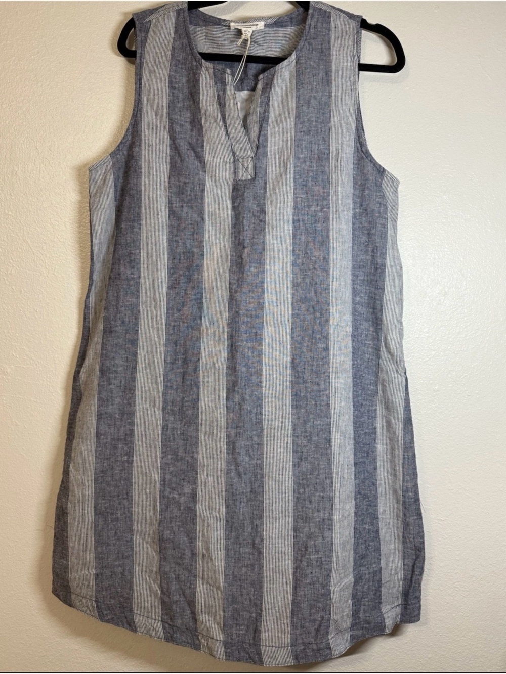 beachlunchlounge Striped Linen-Blend Top in Blue & Light Gray